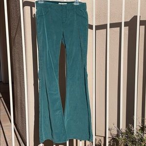 We the free, free people stretch green cords